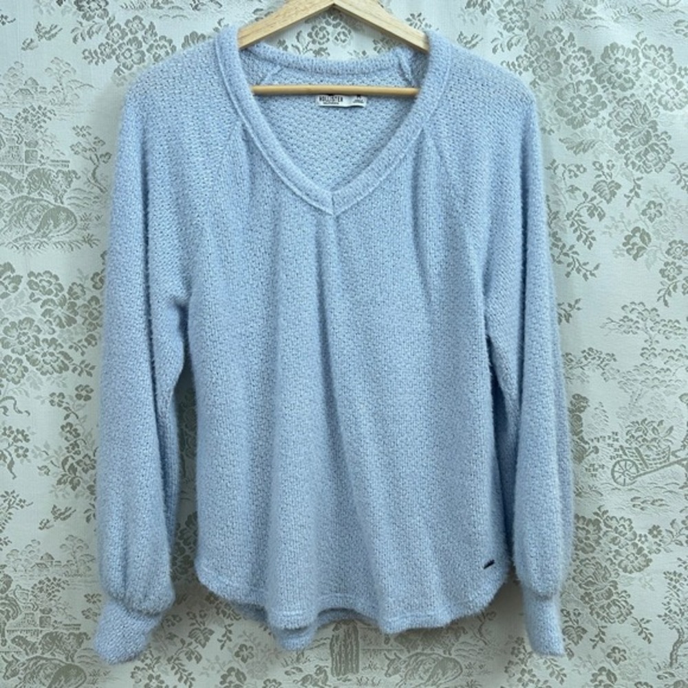 Hollister Cali Sweater Coastal Heritage Light‎ Blue Fuzzy Knit V-Neck Pullover
